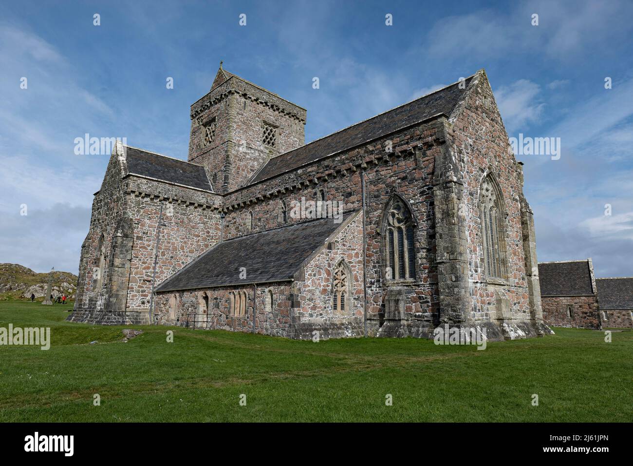 L'imponente abbazia di Iona. Fondata originariamente da St Columba nel 563, Iona è considerata il luogo di nascita del cristianesimo in Scozia Foto Stock
