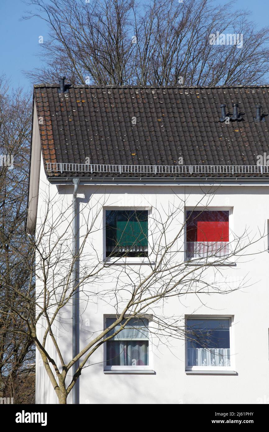 Fensterfront, Modernes, weisses Wohngebäude, Findorff, Brema, Germania, Europa Foto Stock
