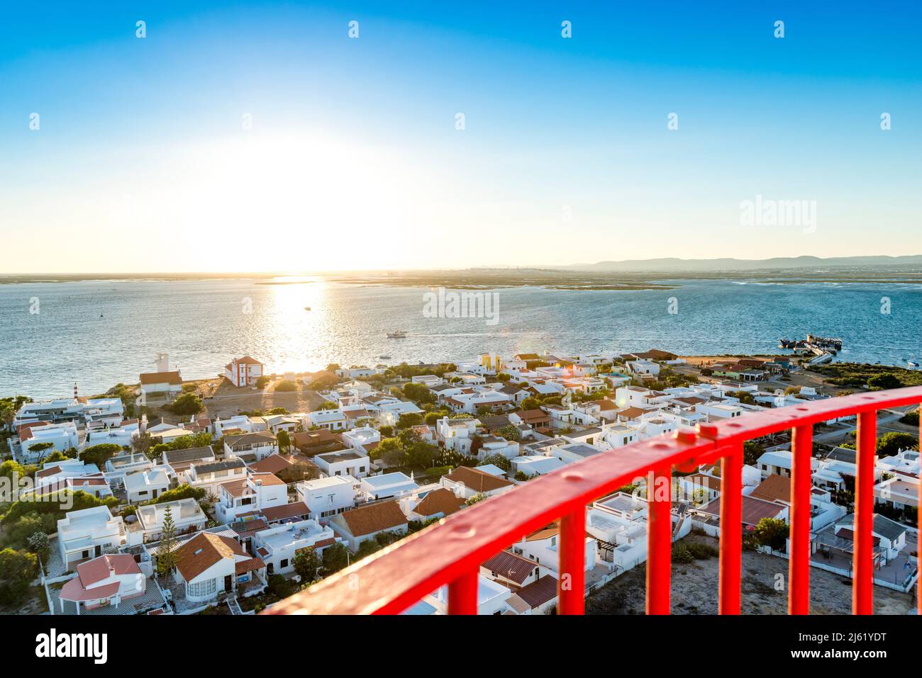 Portogallo, Algarve, Faro, Vista dal faro di Cabo de Santa Maria al tramonto Foto Stock