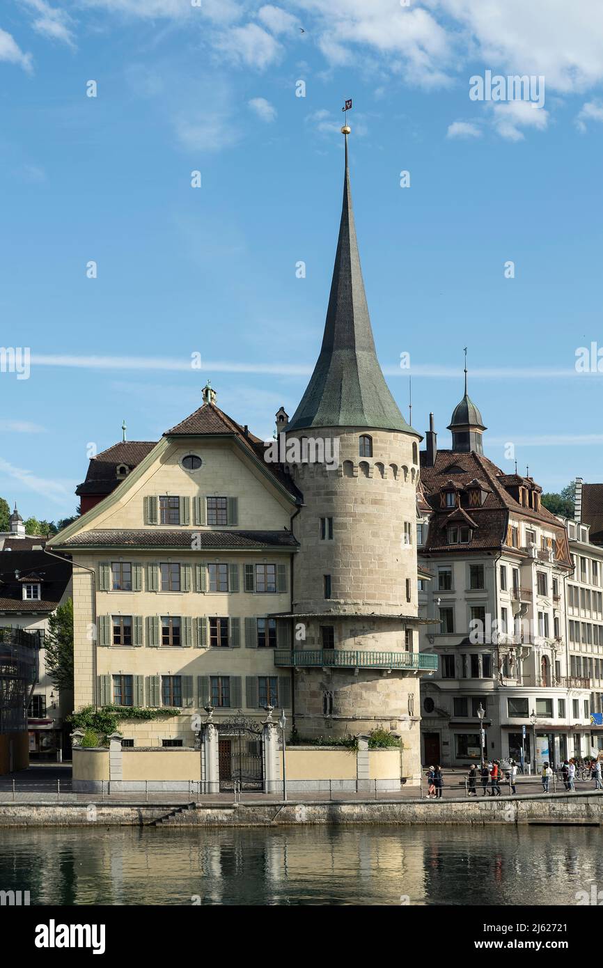 Casa storica con torre d'angolo, città di Lucerna, Svizzera Foto Stock