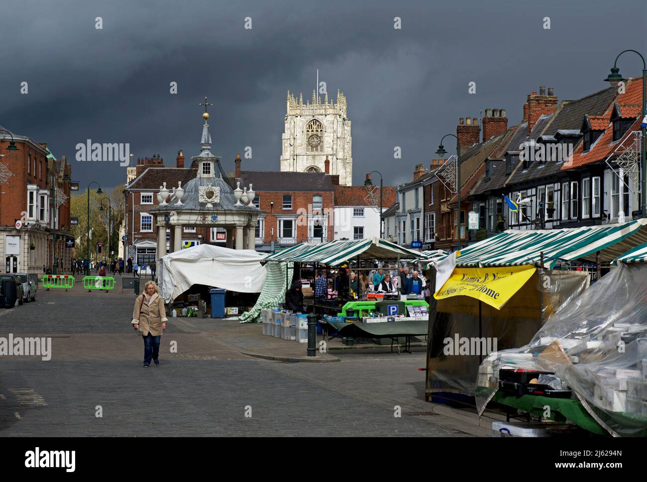 Cielo tempestoso su Beveley il giorno del mercato, East Yorkshire, Inghilterra Regno Unito Foto Stock
