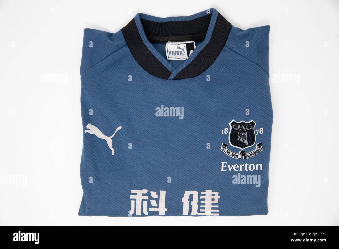 Badge Everton su una camicia da calcio puma blu Foto Stock