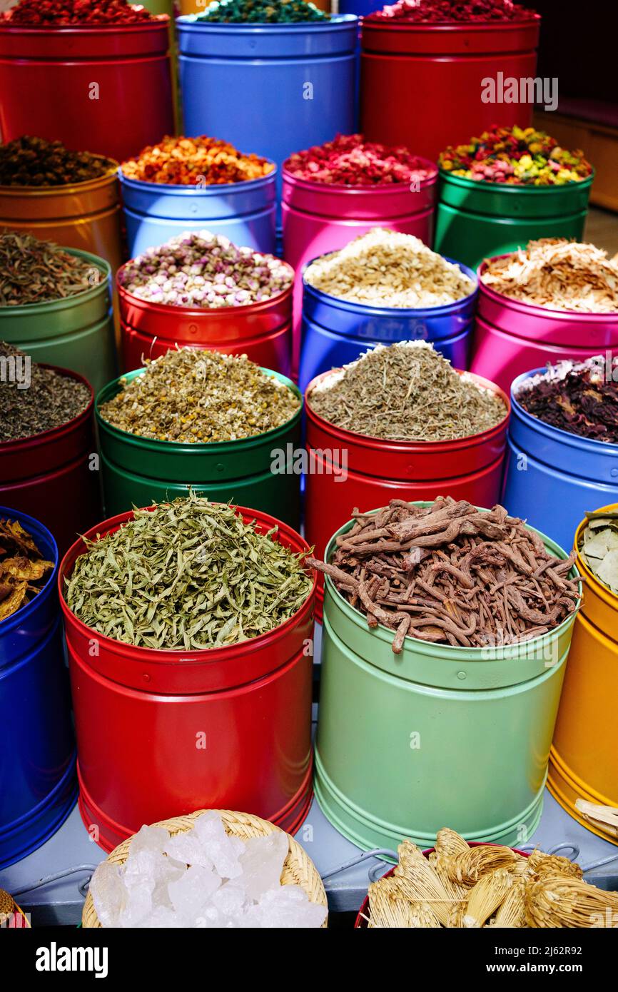Spezie alimentari al mercato di strada in Marocco Medina Foto Stock