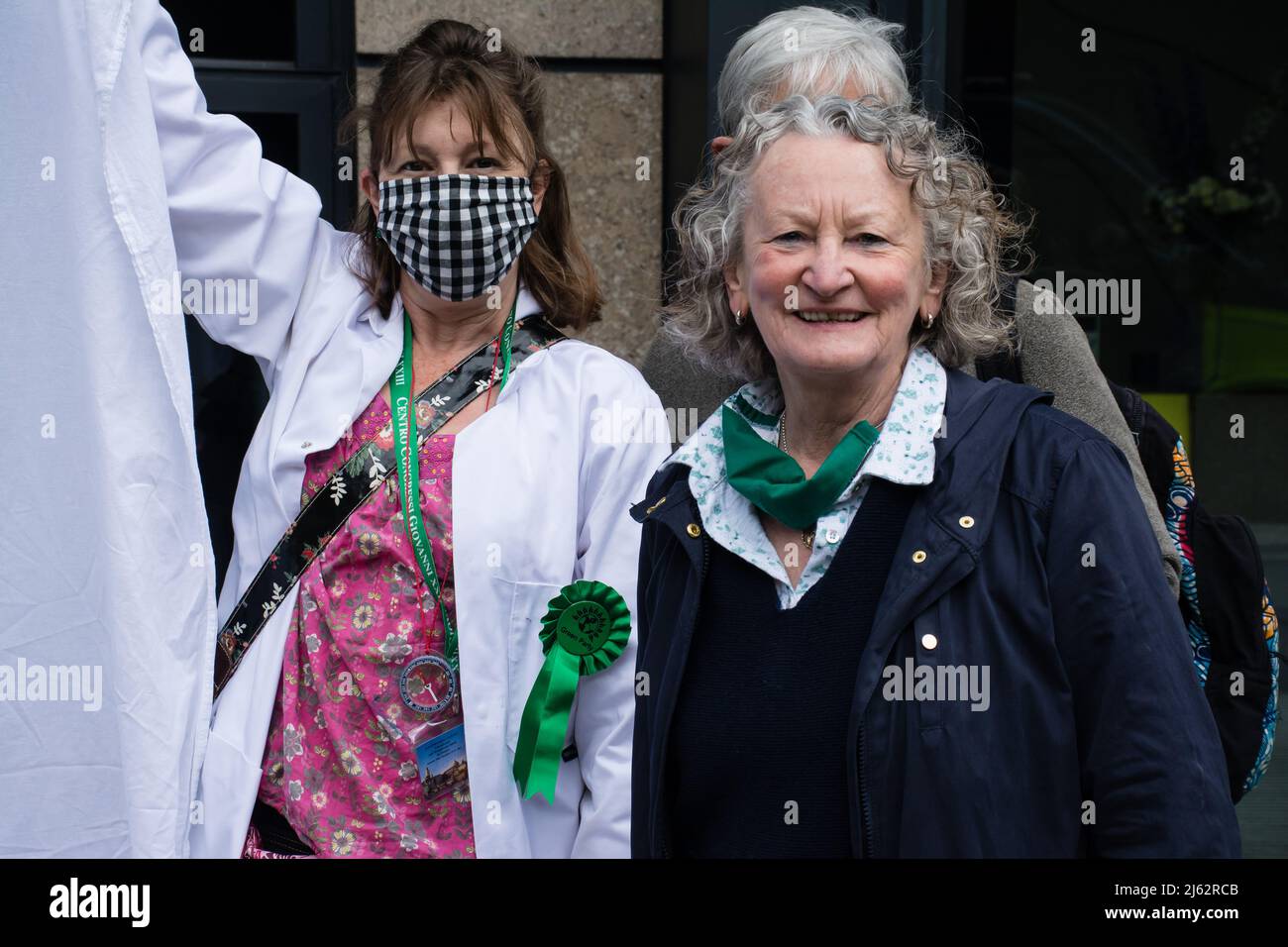 Drax AGM,200 Aldersgate St, Londra, Regno Unito. 27 aprile 2022. Protesta contro Drax "scop burning trees". Il cambiamento climatico rispetto ai combustibili fossili può sfuggire alla vita senza combustibili fossili, così come è la catastrofe della natura. In realtà, abbiamo trascurato, la guerra ha ucciso intenzionalmente più persone, e ha ucciso persone per risorse, che la catastrofe del cambiamento climatico della natura. Il Regno Unito, l’Occidente nel suo insieme, sostiene di essere leader mondiale nella lotta contro il cambiamento climatico. Sono i più grandi cacciatorpediniere dell'umanità e della terra. Credit: Picture Capital/Alamy Live News Foto Stock