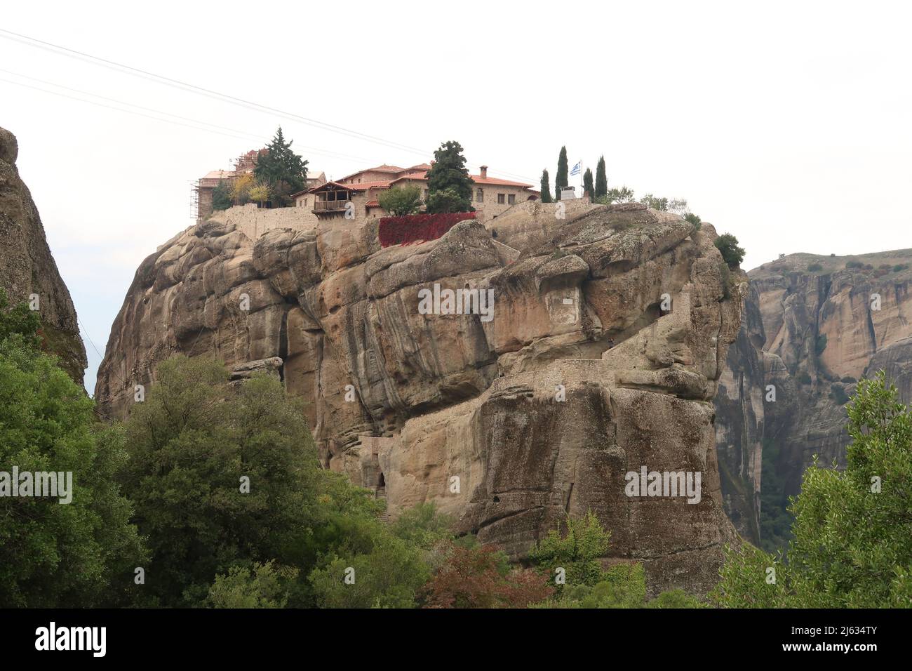 Vista pittoresca sul Monastero della Santissima Trinità, Meteora, Grecia 2021 Foto Stock