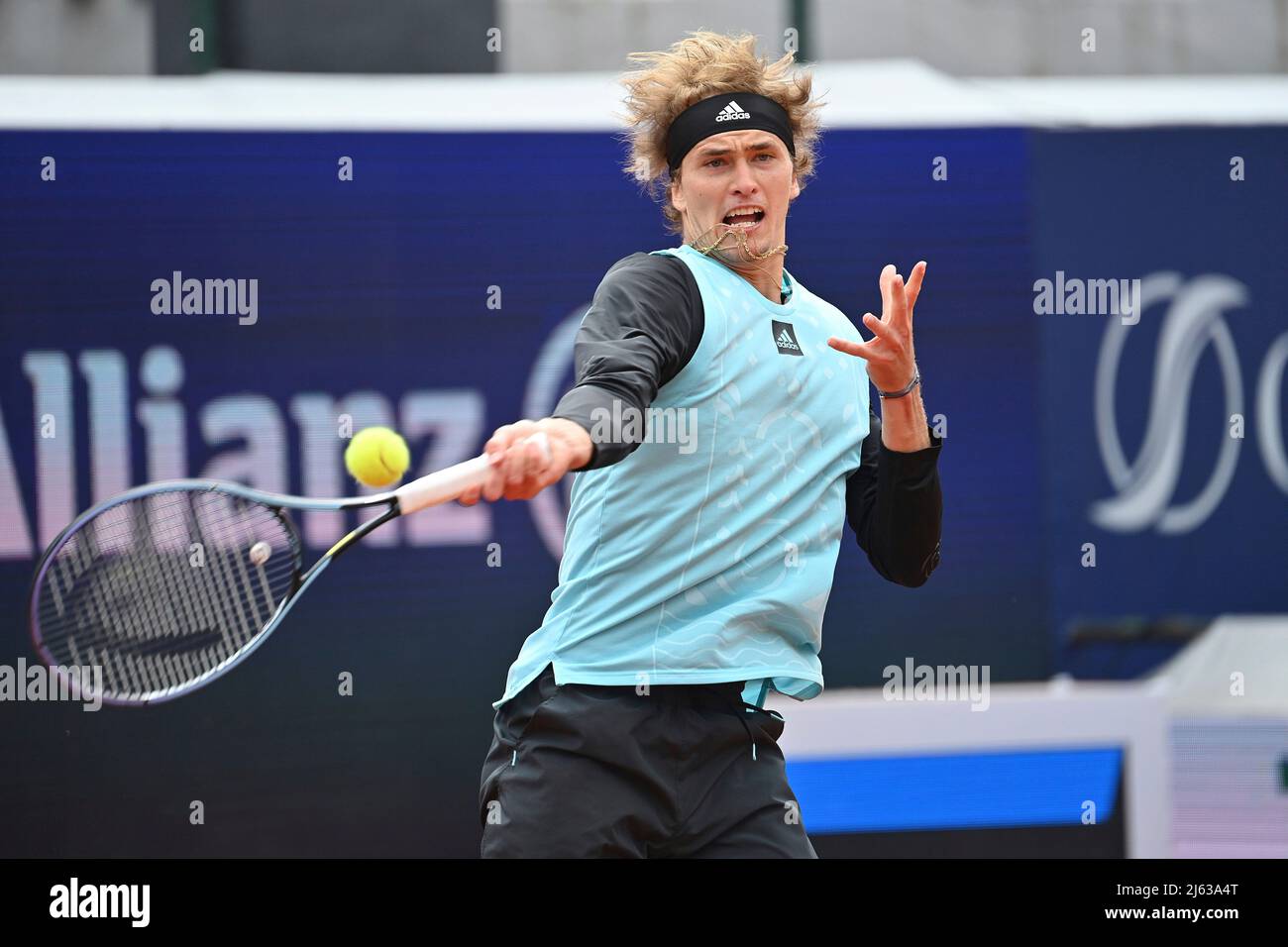 Monaco di Baviera. 27th Apr 2022. Alexander ZVEREV (GER), azione, immagine  singola, singolo motivo tagliato, metà