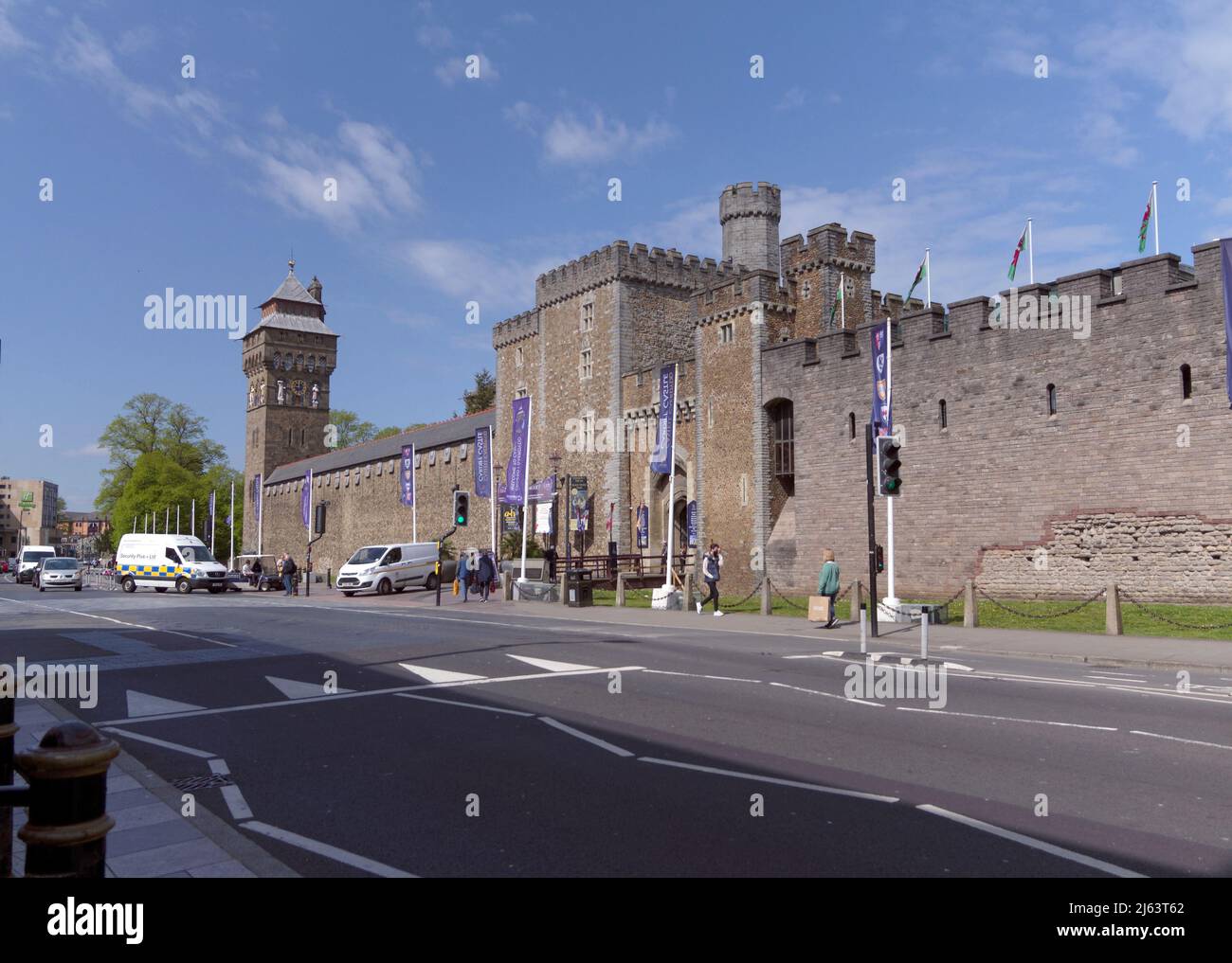Castello di Cardiff, facciata e ingresso principale. Primavera 2022 Foto Stock