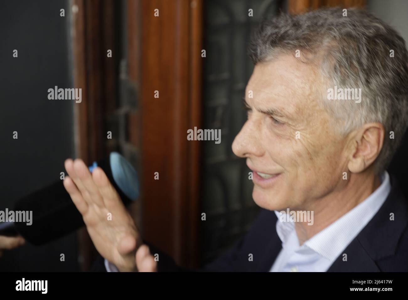 Buenos Aires, Argentina, 27th aprile 2022. Mauricio Macri, ex Presidente della Nazione, entra nella riunione della Tavola Nazionale di Juntos por el Cambio. (Credit: Esteban Osorio/Alamy Live News) Foto Stock