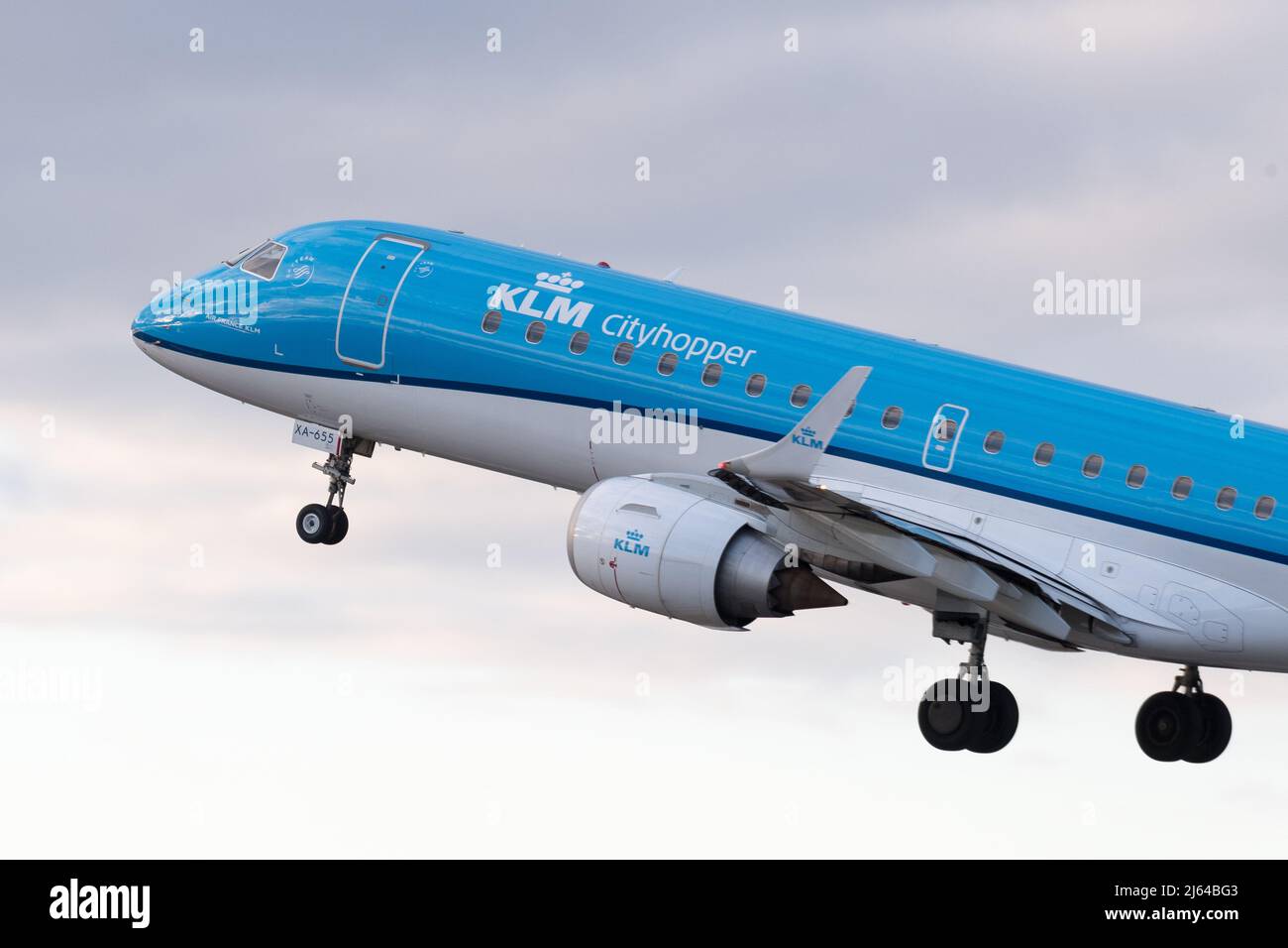 Embraer E190STD di KLM Cityhopper a Danzica, Polonia © Wojciech Strozyk / Alamy Stock Photo Foto Stock