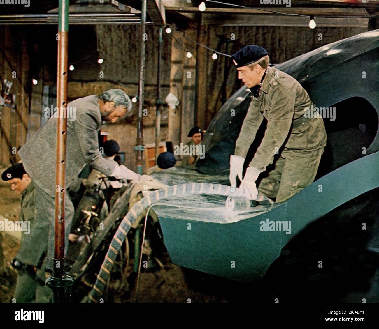 ANDREW KEIR, BRYAN MARSHALL, QUATERMASS E LA FOSSA, 1967 Foto Stock