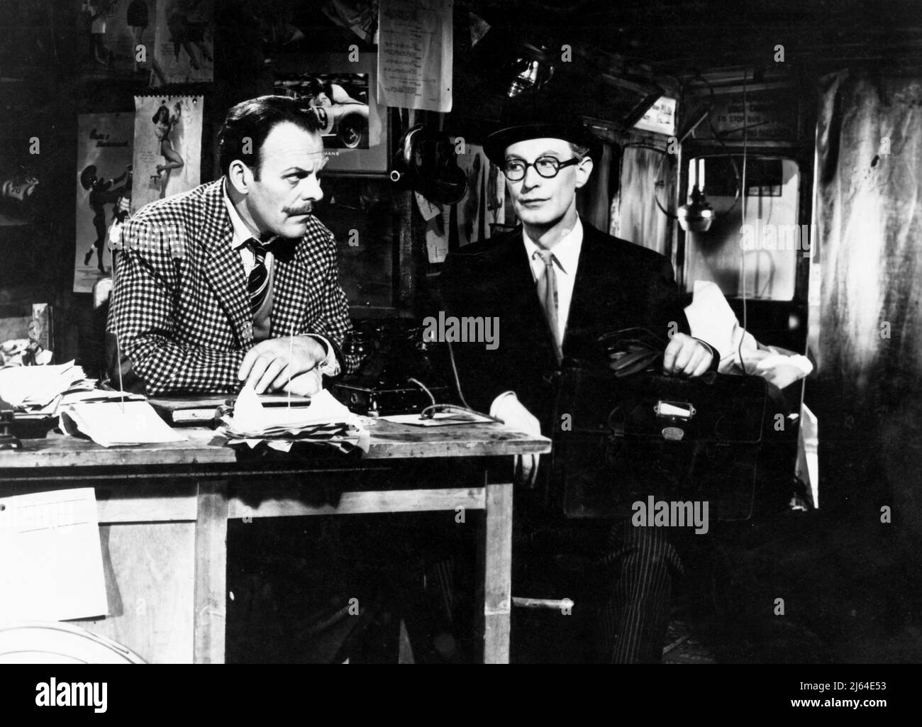 TERRY-THOMAS, WATTIS, OMICIDIO BLU A ST. TRINIAN'S, 1957 Foto Stock