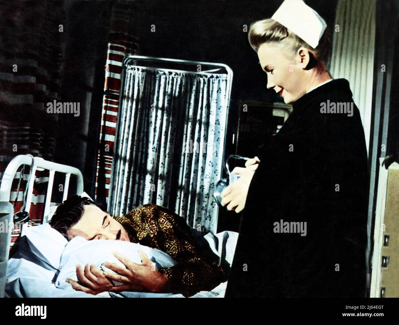 DONALD SINDEN, JULIET MILLS, DUE VOLTE ATTORNO AI NARCISI, 1962 Foto Stock