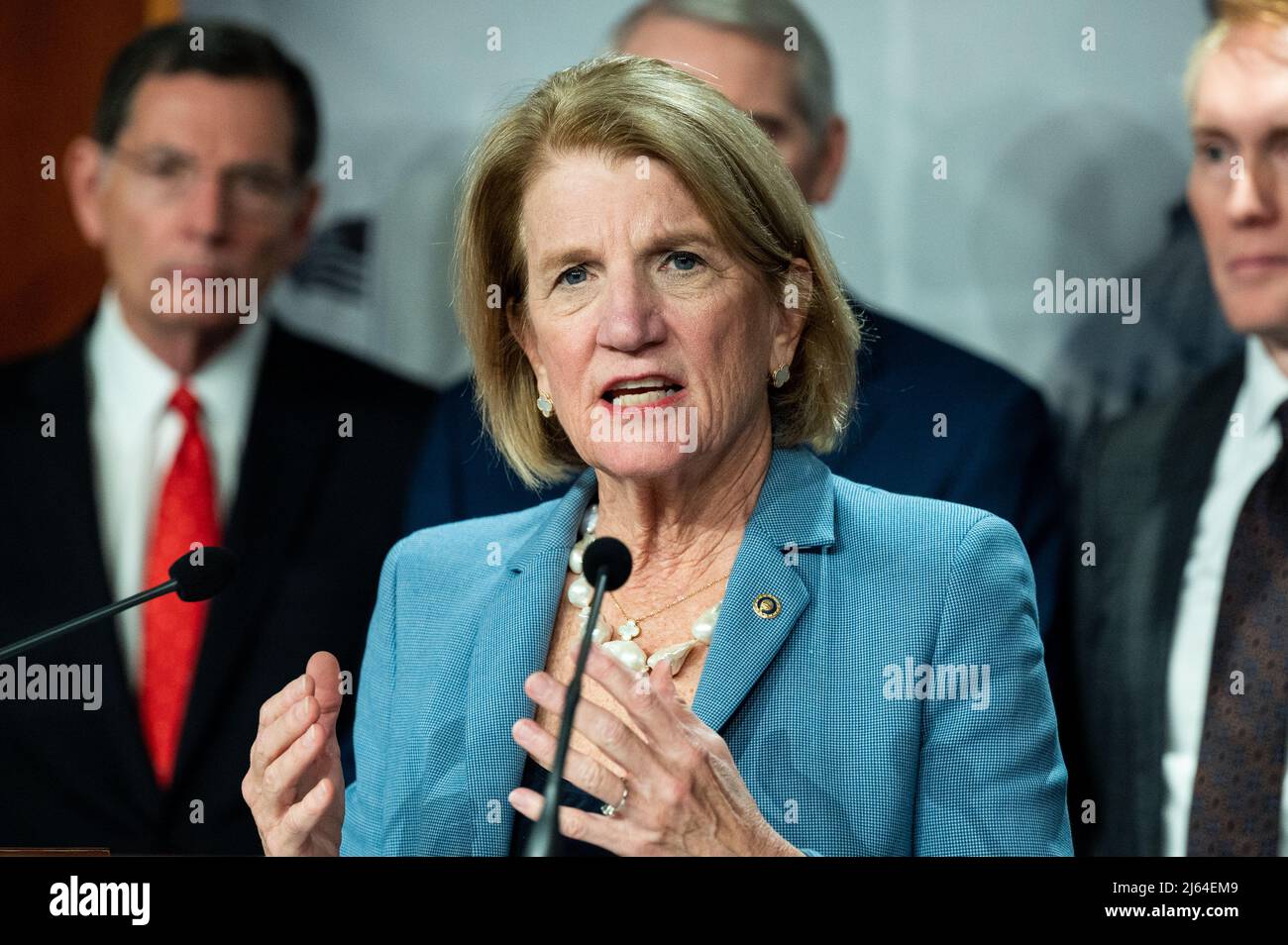 Washington, Stati Uniti. 27th Apr 2022. Il senatore statunitense Shelley Moore Capito (R-WV) parla a una conferenza stampa sul titolo 42 e sul confine meridionale. Credit: SOPA Images Limited/Alamy Live News Foto Stock