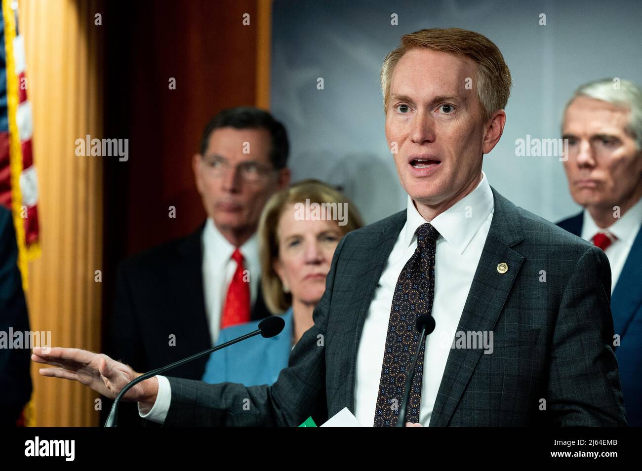 Washington, Stati Uniti. 27th Apr 2022. Il senatore degli Stati Uniti James Lankford (R-OK) parla a una conferenza stampa sul titolo 42 e sul confine meridionale. Credit: SOPA Images Limited/Alamy Live News Foto Stock