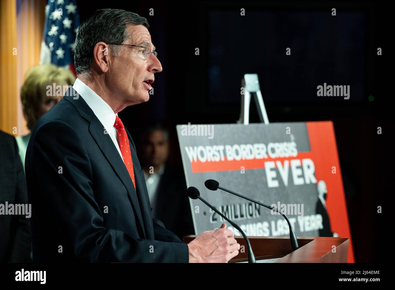 Washington, Stati Uniti. 27th Apr 2022. Il senatore degli Stati Uniti John Barrasso (R-WY) parla a una conferenza stampa sul titolo 42 e sul confine meridionale. Credit: SOPA Images Limited/Alamy Live News Foto Stock
