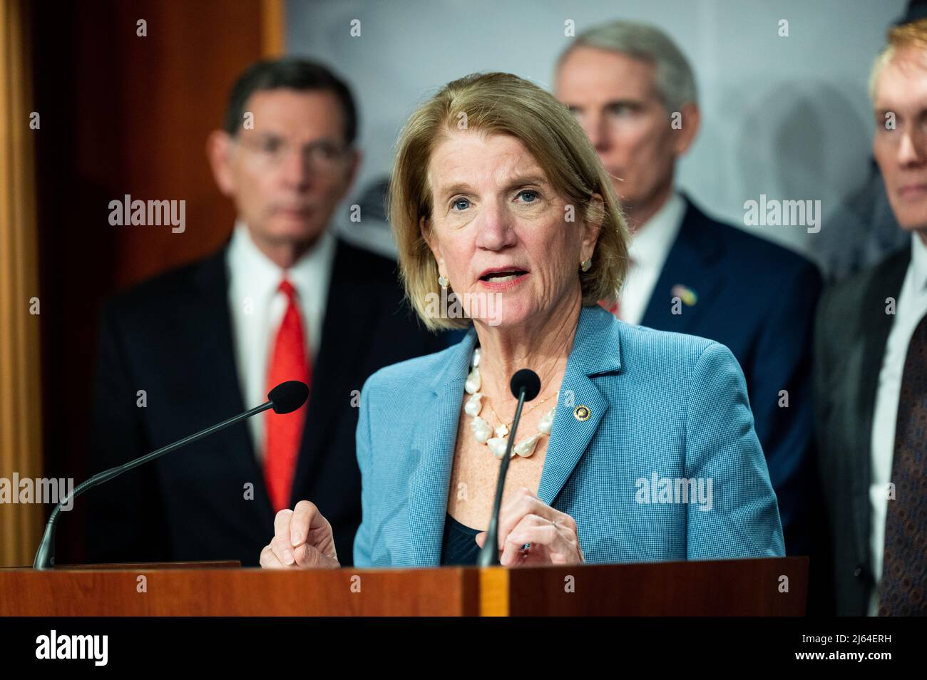 Washington, Stati Uniti. 27th Apr 2022. Il senatore Shelley Moore Capito (R-WV) parla a una conferenza stampa sul titolo 42 e il confine meridionale. Credit: SOPA Images Limited/Alamy Live News Foto Stock