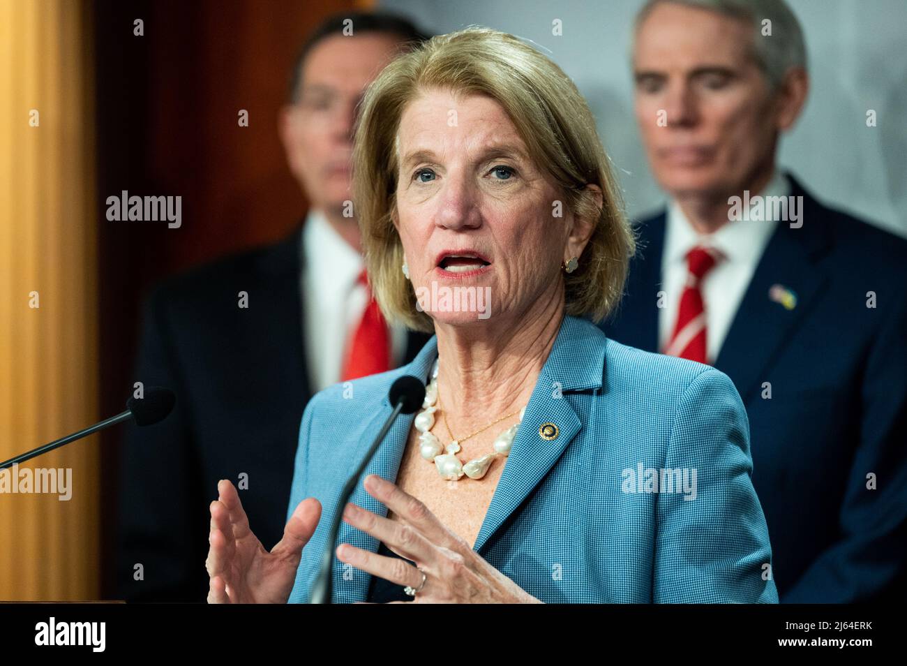 Washington, Stati Uniti. 27th Apr 2022. Il senatore Shelley Moore Capito (R-WV) parla a una conferenza stampa sul titolo 42 e il confine meridionale. Credit: SOPA Images Limited/Alamy Live News Foto Stock