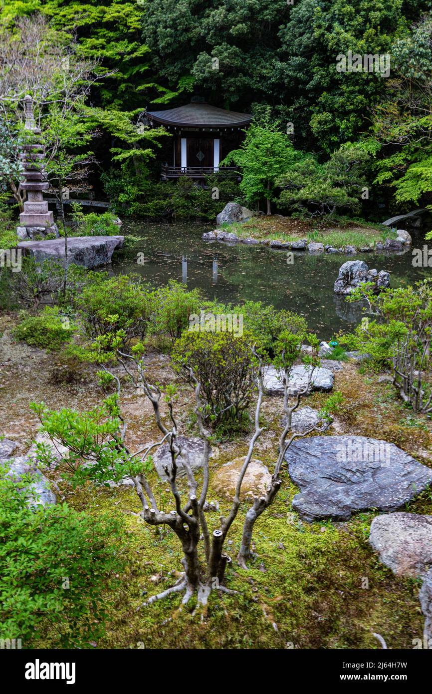 Il giardino principale di Bishamon-do è chiamato Bansuien o talvolta Yushuien. Lo stagno di Benten dietro la sala principale utilizza una sorgente d'acqua naturale prelevata da M. Foto Stock