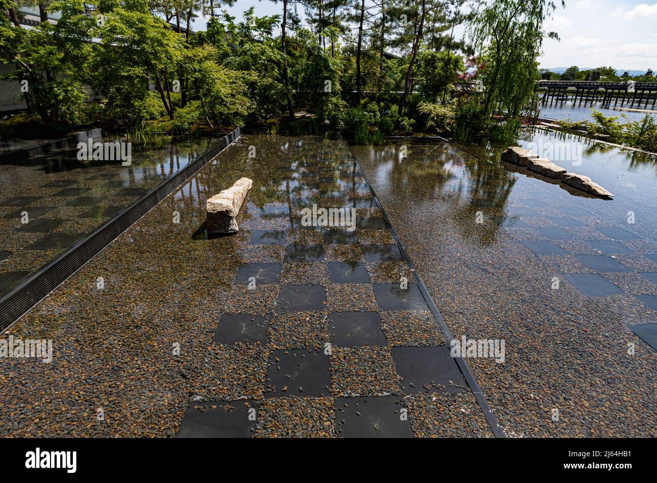 Fukuda Art Museum Garden - basato sulle qualità di base delle tradizionali case cittadine di Kyoto, il museo ha come obiettivo uno speciale derivato J Foto Stock