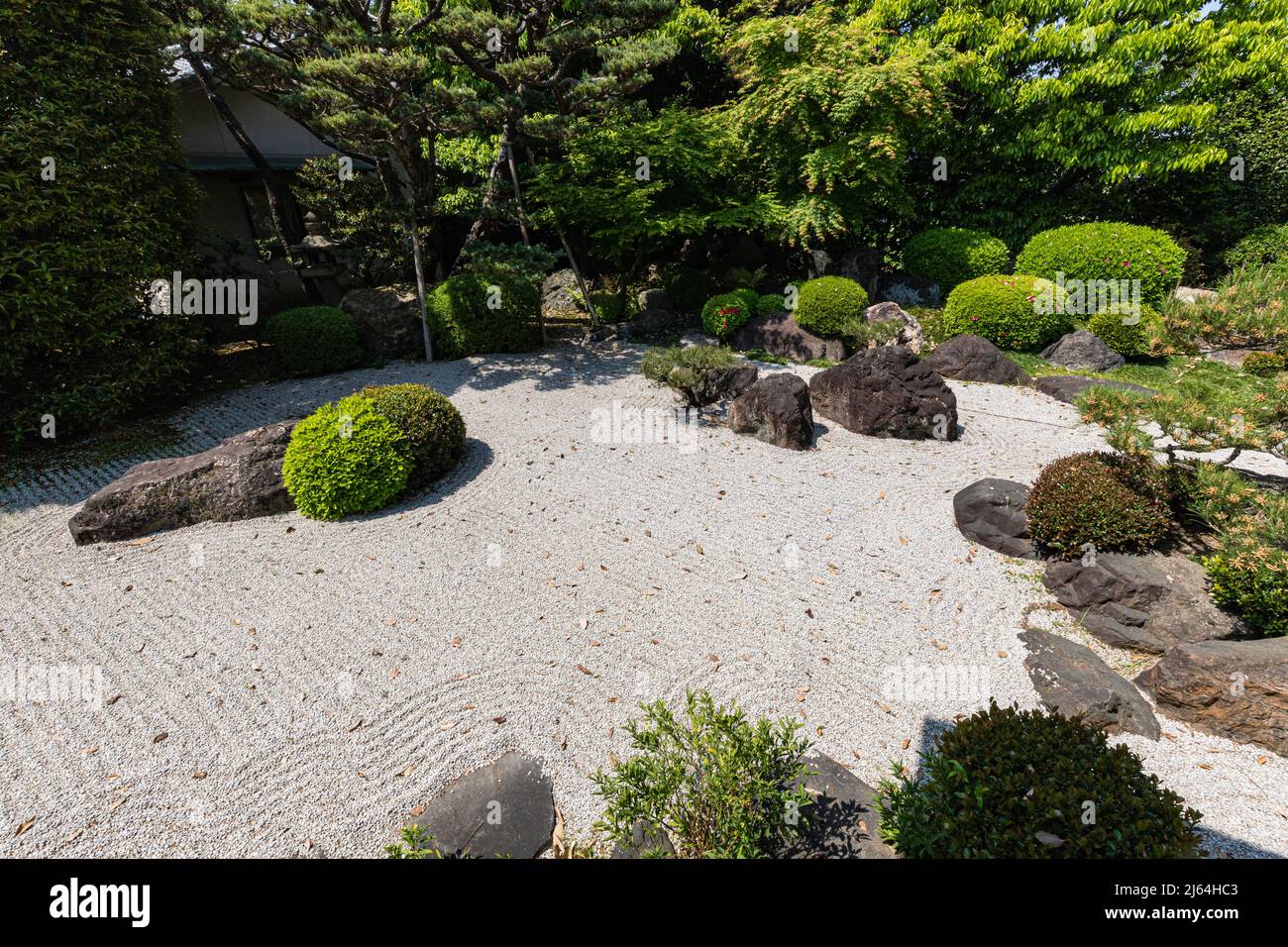 Gokonomiya Shrine Garden - Kobori Enshu, un famoso maestro del tè e designer del giardino, è arrivato all'ufficio Fushimi Magistrates, accanto a questo santuario. La s Foto Stock