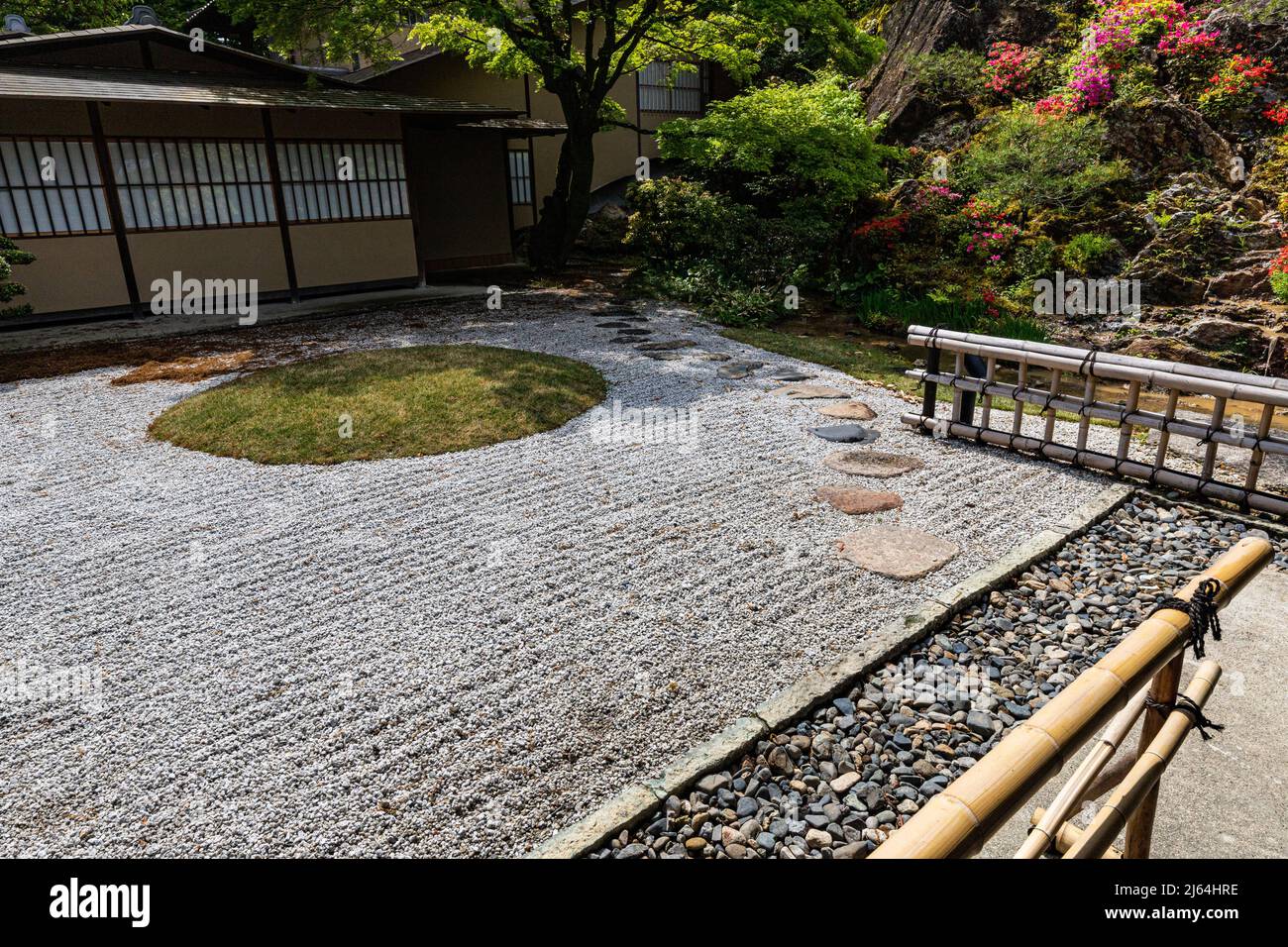 Westin Kyoto Garden - il Giardino Aoiden e il Giardino Kasuien sono stati creati dalla generazione 7th di Ogawa Jihei Ueji e suo figlio - 8th generazione - Oga Foto Stock