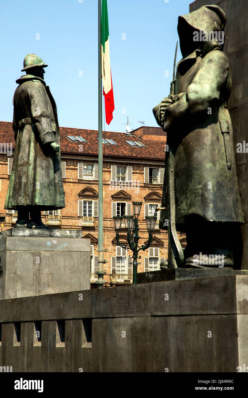 Il memoriale di Emanuele Filiberto Duca D'Aosta a Pizza Castello che commemora le opere del generale italiano durante la prima guerra mondiale. Torino Italia. Foto Stock