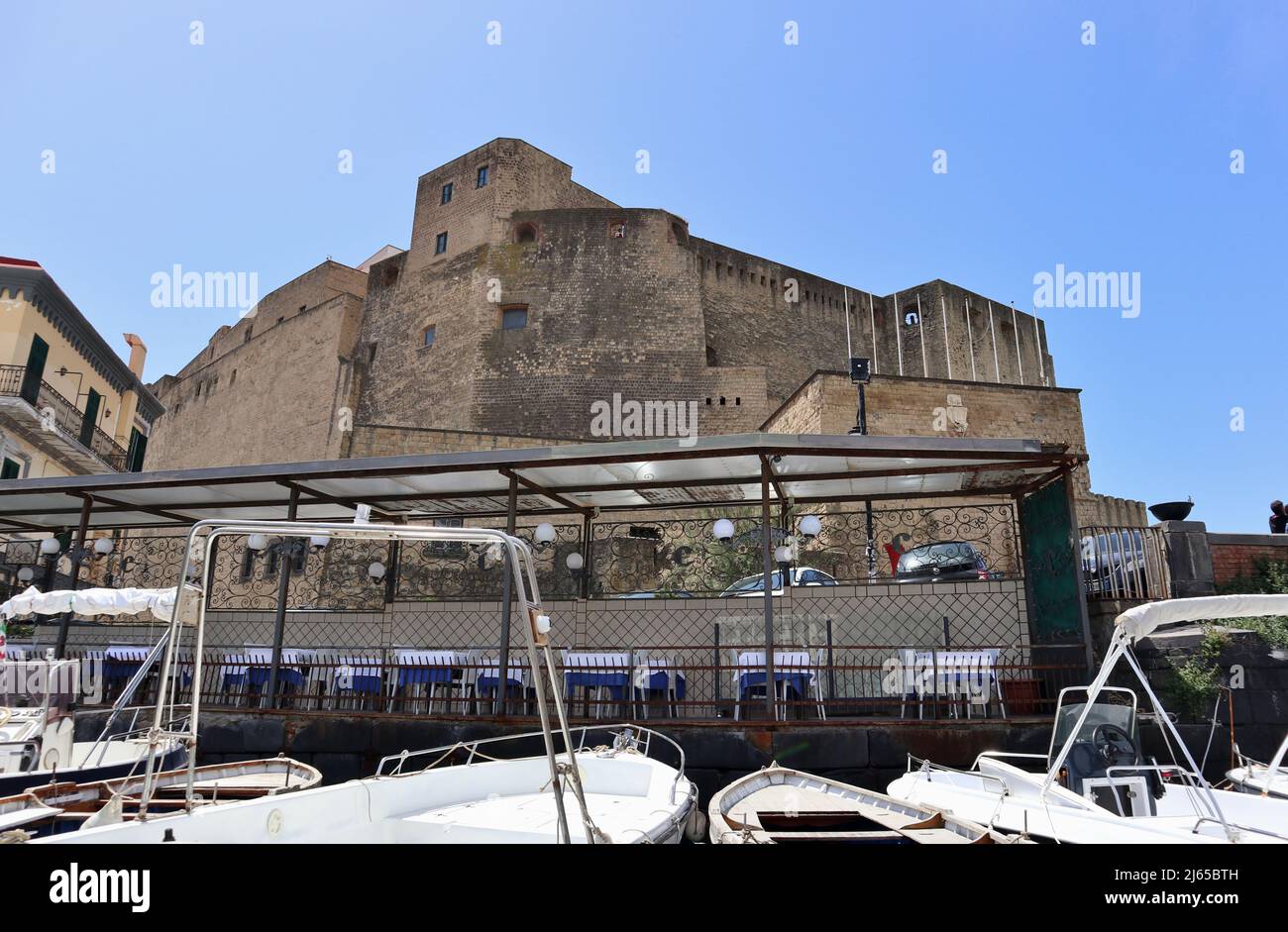 Napoli -Tavoli all'aperto al Borgo Marinari Foto Stock