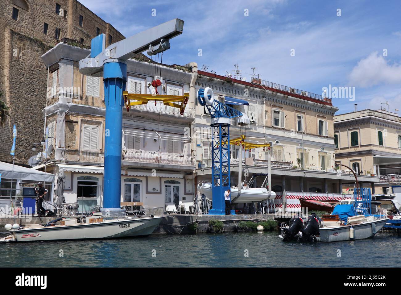 Napoli - GU al Borgo Marinari dalla barca Foto Stock