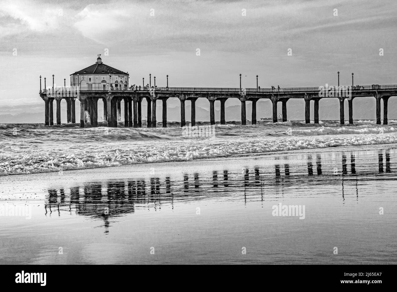 Molo panoramico di Manhattan Beach vicino a Los Angeles in atmosfera di tramonto Foto Stock