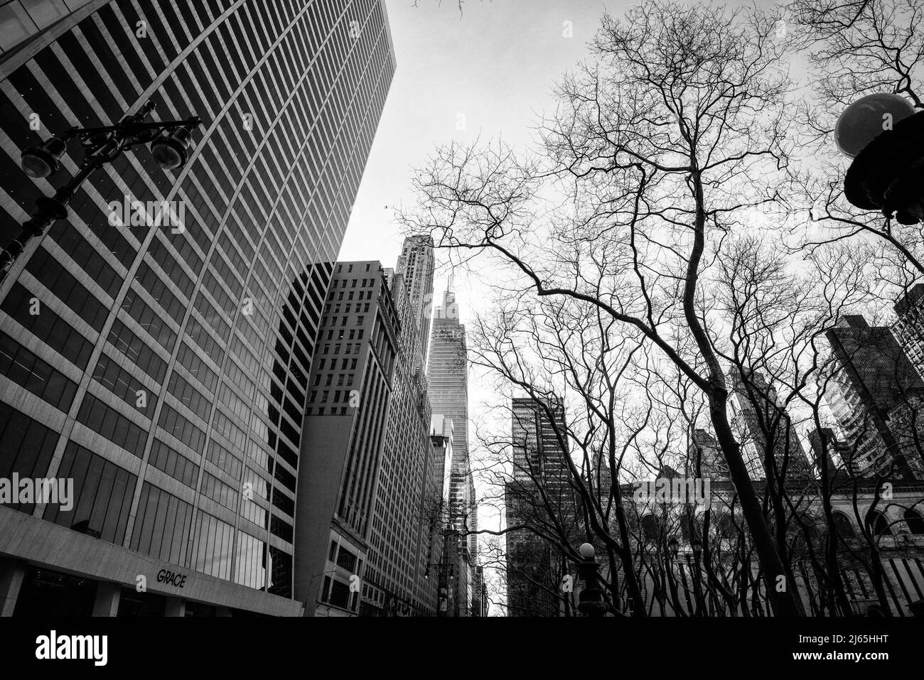 Al mattino presto su East 42nd Street a Midtown Manhattan New York City, USA Foto Stock
