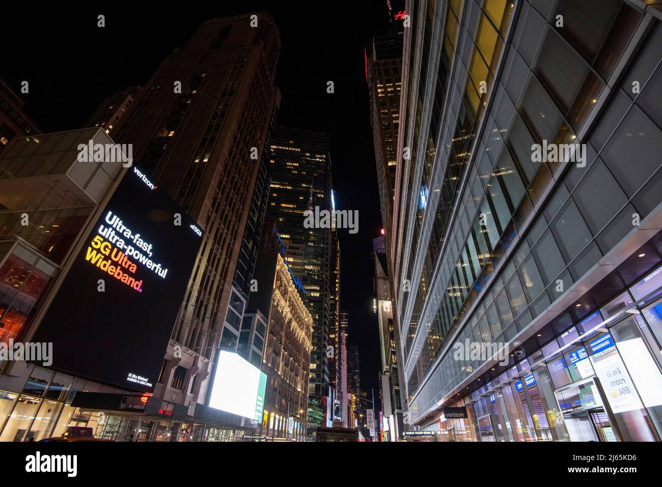 Notte su 42nd St, Midtown Manhattan New York USA Foto Stock