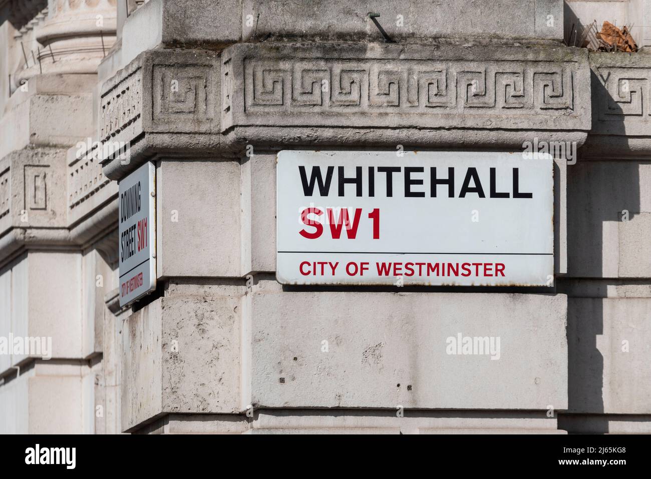 Cartello stradale Whitehall SW1, vicino a Downing Street, Westminster, London, UK. Cartello stradale. Angolo del gabinetto Foto Stock