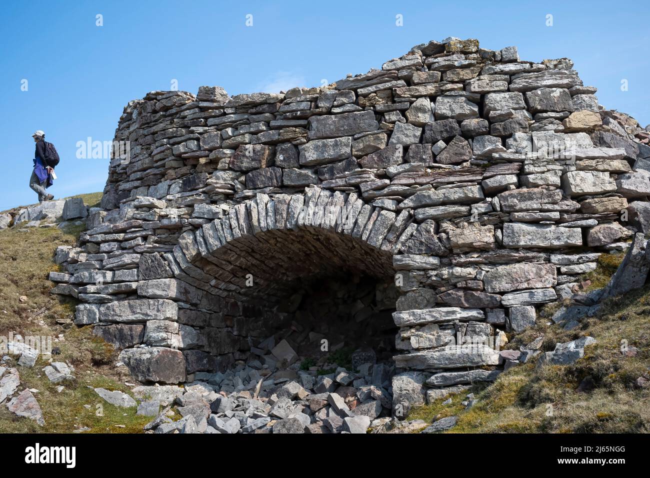 Storia industriale: I resti di una piccola fattoria di calce forno, Ash Fell Edge, Ravenstonedale, Upper Lune Valley, Yorkshire Dales National Park, Regno Unito Foto Stock