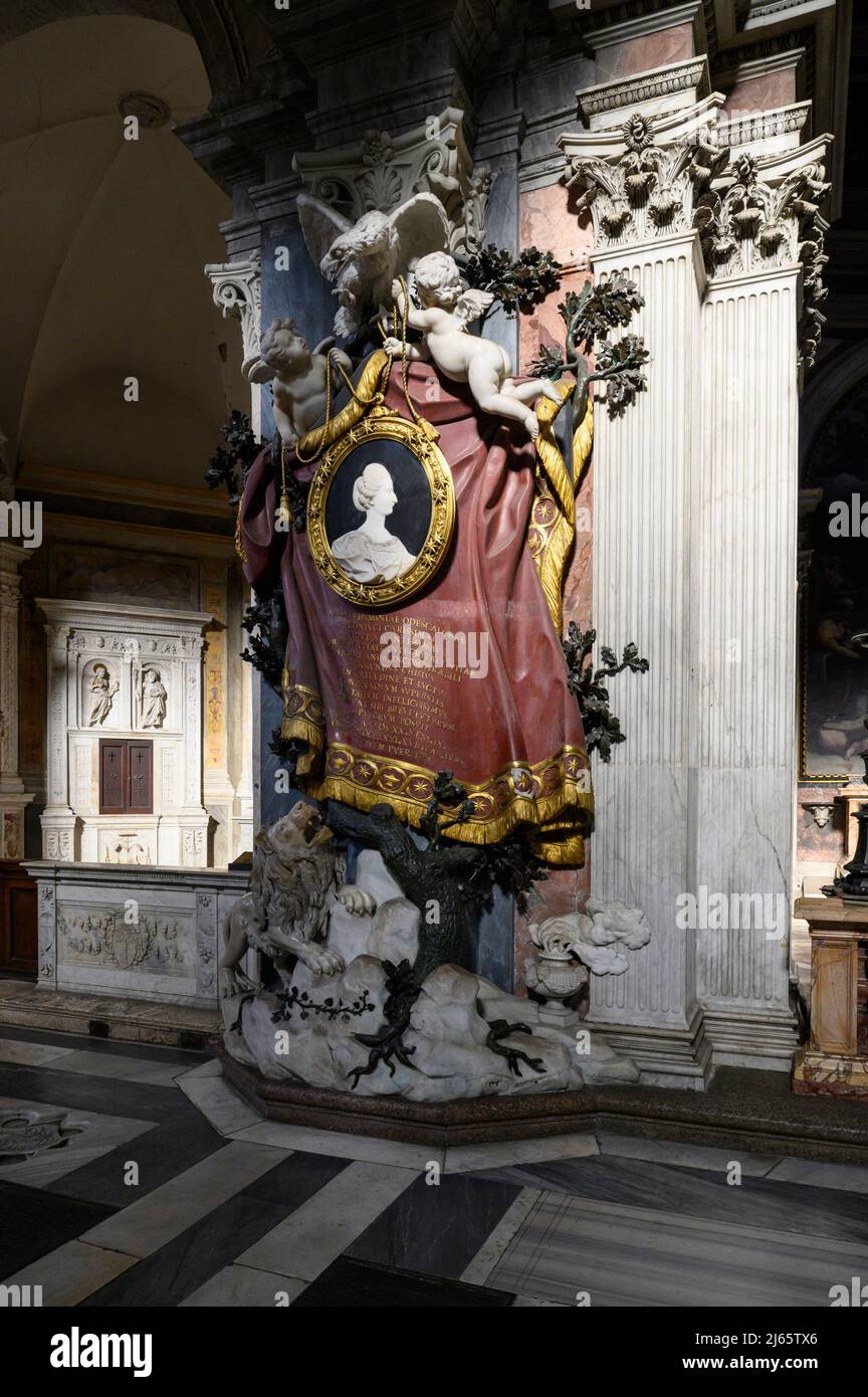 Roma. Italia. Basilica di Santa Maria del Popolo. Monumento funebre barocche (1771) della Principessa Maria Flaminia Odescalchi Chigi, prima moglie di Sigismondo Foto Stock