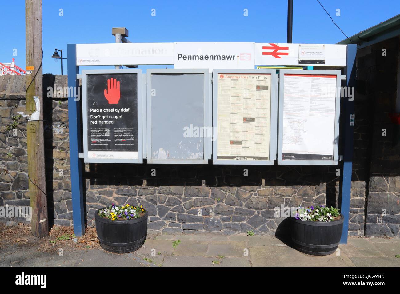 Penmaenmawr stazione ferroviaria strada ovest Conwy Galles nord Foto Stock