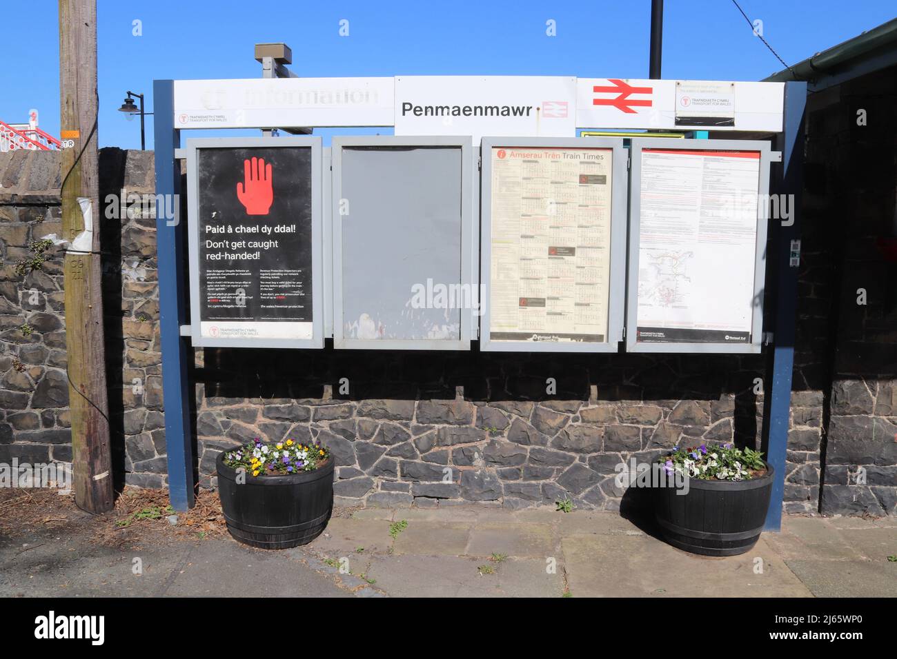 Penmaenmawr stazione ferroviaria strada ovest Conwy Galles nord Foto Stock