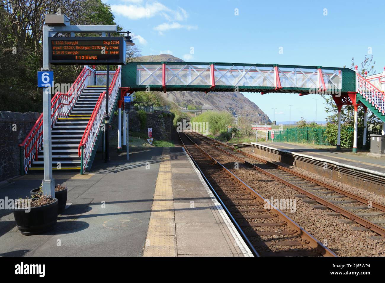 Penmaenmawr stazione ferroviaria strada ovest Conwy Galles nord Foto Stock