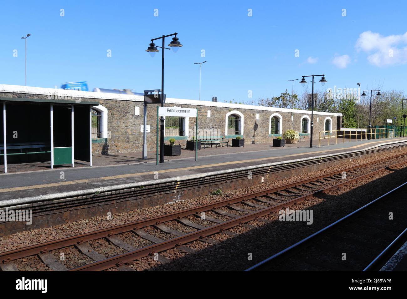 Penmaenmawr stazione ferroviaria strada ovest Conwy Galles nord Foto Stock