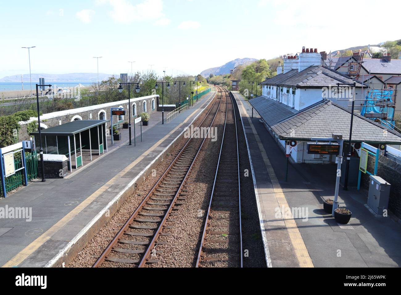 Penmaenmawr stazione ferroviaria strada ovest Conwy Galles nord Foto Stock