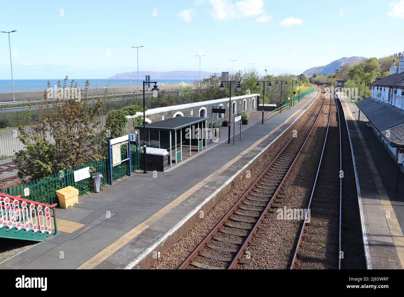 Penmaenmawr stazione ferroviaria strada ovest Conwy Galles nord Foto Stock