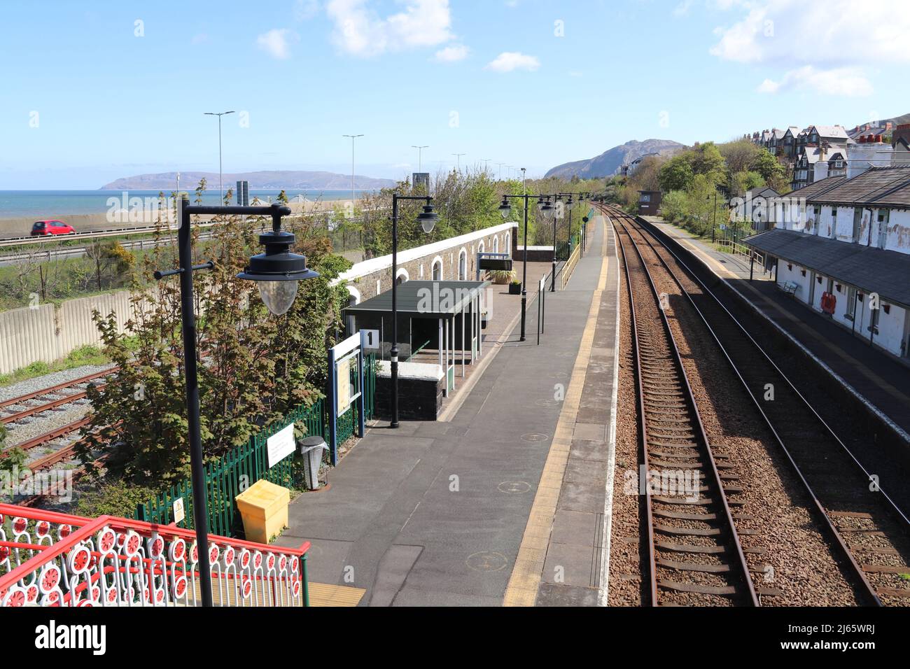 Penmaenmawr stazione ferroviaria strada ovest Conwy Galles nord Foto Stock