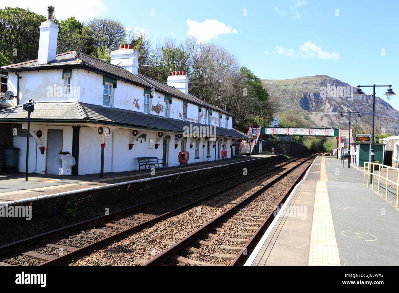 Penmaenmawr stazione ferroviaria strada ovest Conwy Galles nord Foto Stock