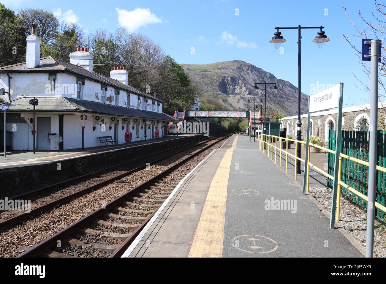 Penmaenmawr stazione ferroviaria strada ovest Conwy Galles nord Foto Stock