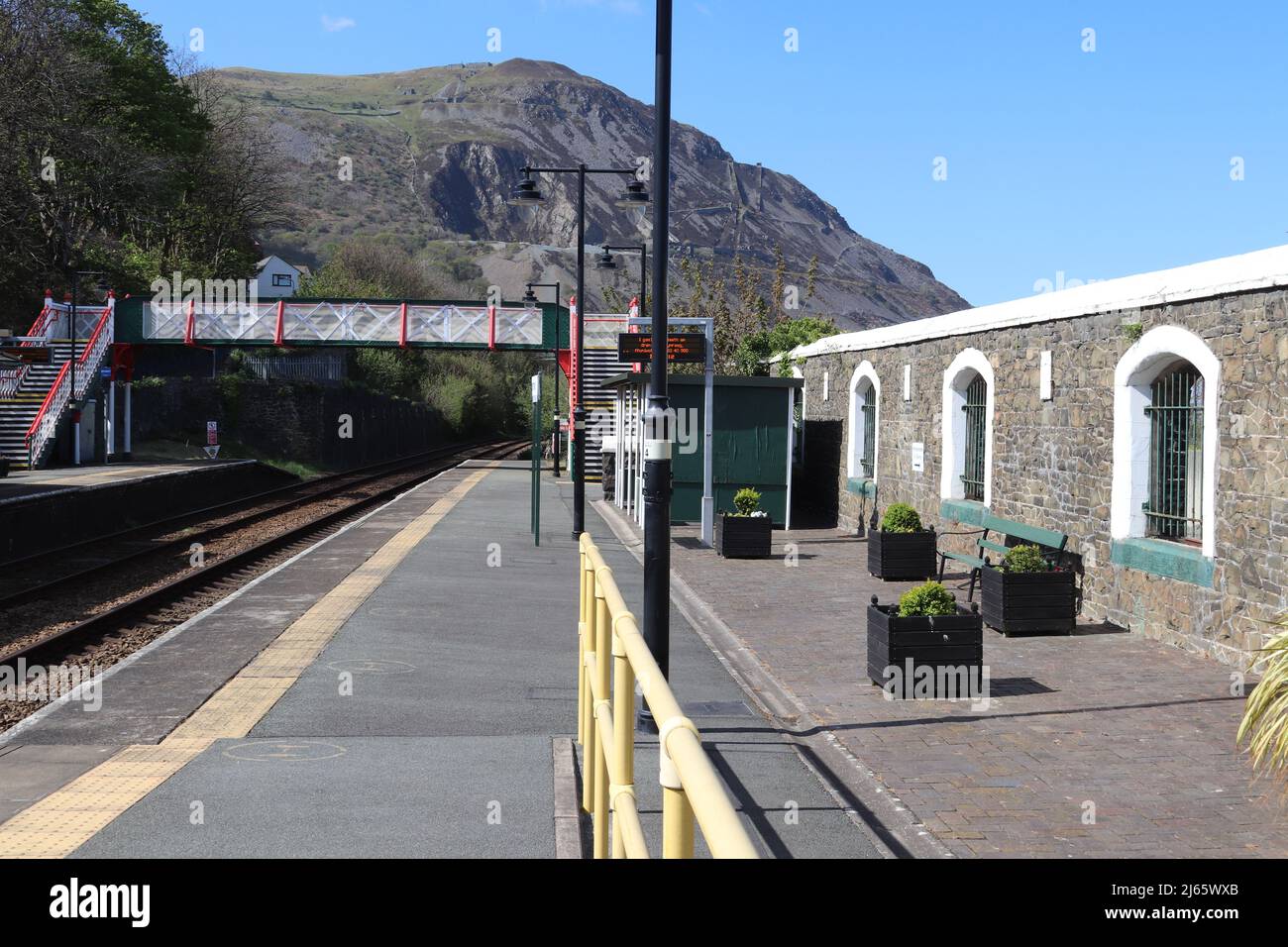 Penmaenmawr stazione ferroviaria strada ovest Conwy Galles nord Foto Stock