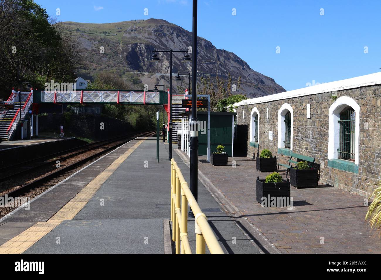 Penmaenmawr stazione ferroviaria strada ovest Conwy Galles nord Foto Stock
