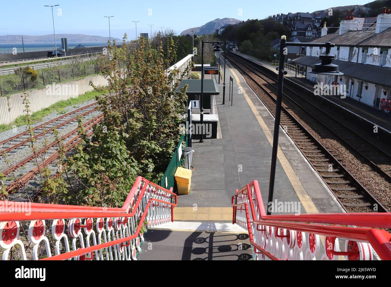 Penmaenmawr stazione ferroviaria strada ovest Conwy Galles nord Foto Stock