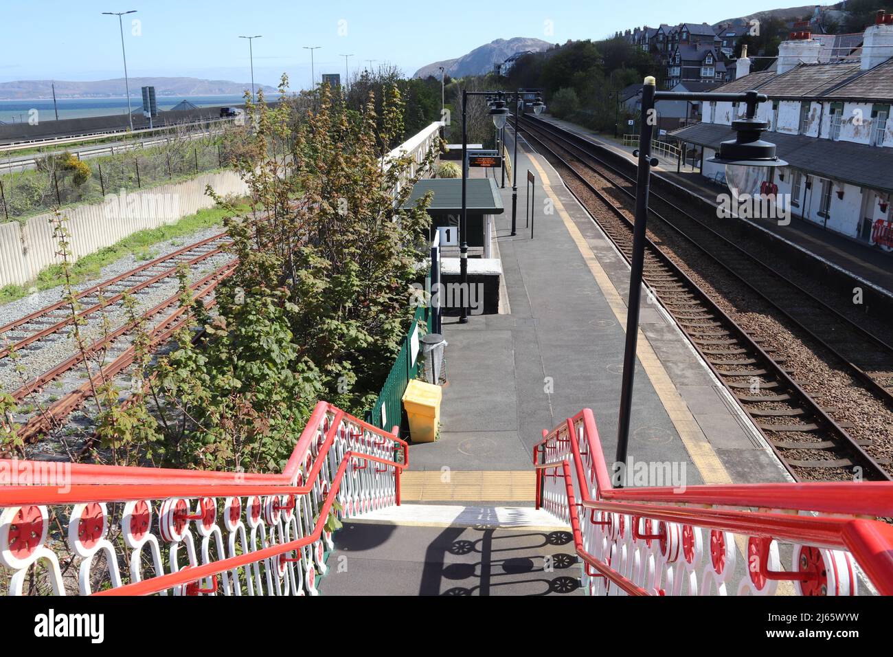 Penmaenmawr stazione ferroviaria strada ovest Conwy Galles nord Foto Stock