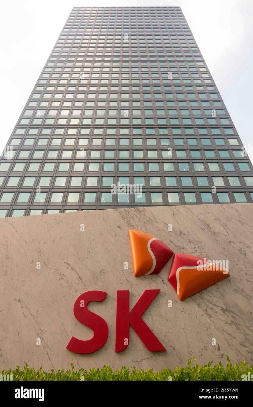 SK Group, 21 aprile 2022 : la sede centrale di SK Group a Seul, Corea del Sud. SK Group è diventato il secondo conglomerato della Corea del Sud per asset size nel 2021, aiutato da semiconduttori e batterie, come Hyundai Motor Group è caduto un posto alla posizione n. 3, secondo la Fair Trade Commission il 27 aprile 2022. (Foto di Lee Jae-Won/AFLO) (COREA DEL SUD) Foto Stock