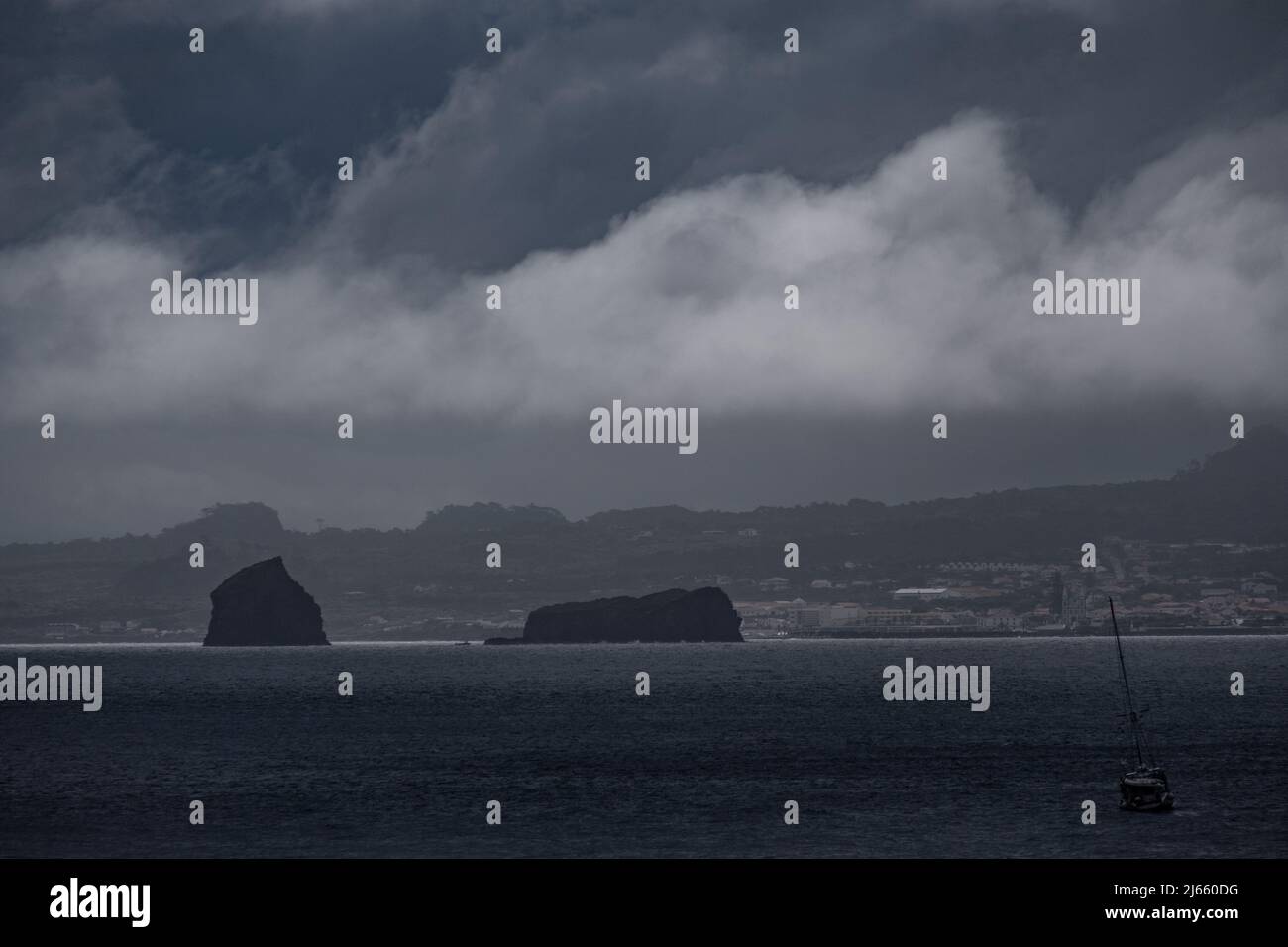 Unwetter über dem Faial-Pico.Kanal. Foto Stock