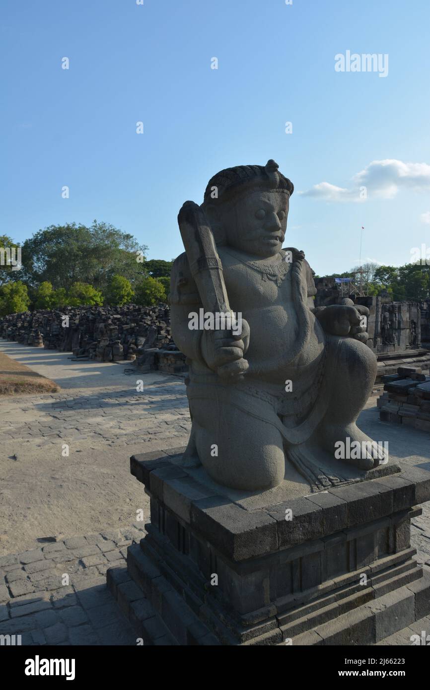 I Guardiani il Tempio di Sewu in Giava Centrale Foto Stock